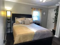 Beautiful Home At Downtown Apex Hotels near Habitat Wake ReStore -- Apex