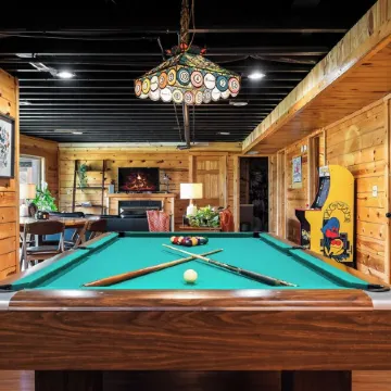 Red River Gorge Cabin with Hot Tub~AMAZING VIEW~Pool Table~Perfect for groups