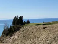 Private apt. that easily sleeps six (8 possible) close to Golf, Skiing, Beach