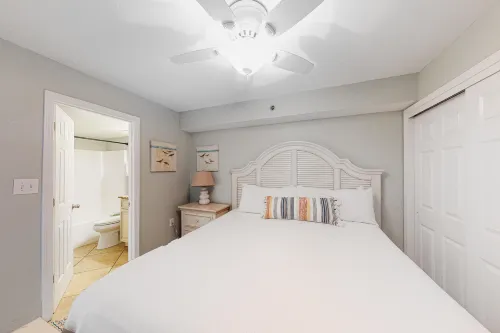 Gulf-front condo with beach access, private balcony, hot tub, pools & BBQ Hotels in Orange Beach