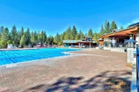 Ski-in/Ski-Out and Creek Views - Charming Alpine Retreat