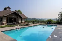 Pristine & Peaceful Condo with Shared Pool and High-Speed WiFi Hotels in Blount County
