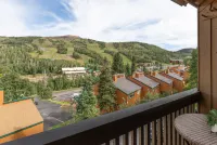 Wood-Burning Fireplace and Scenic Balcony Views - Charming Mountain Escape Hotels in Parowan