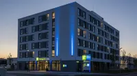 Holiday Inn Express Krefeld - Dusseldorf Các khách sạn gần Freie Volksmission Krefeld