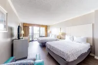 18th-floor ocean-view studio with beach access, pool & hot tub - snowbird-friendly