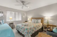 Private Rooftop Deck and Sparkling Pool - Beautiful Island Haven