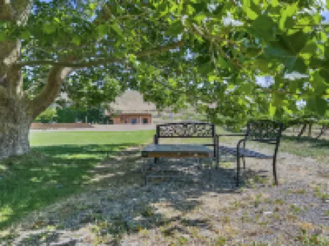 Cozy Hideaway with Modern Amenities - Inviting Mountain Retreat