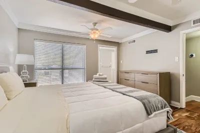 Chic Retreat - Deck, Games, Fireplace, Wifi, Grill