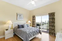 Stunning Views Resort - Private Balcony, Beach Access, Pool