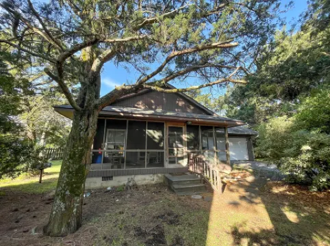 Comfortable Cottage with Screened Porch and Hammock - Delightful Escape