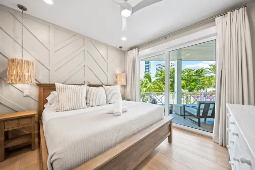 400ft to Beach, Ocean View, Pool, Steps to Siesta Key Village Hotels in Siesta Key