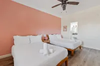 Penthouse, Free Parking, Pool Table, Private Balcony