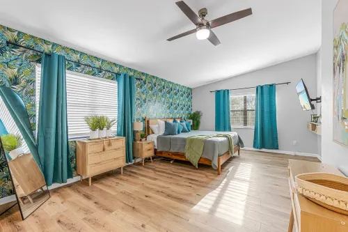 Steps to Beach and Vibrant Local Scene - Charming Coastal Retreat فنادق في جزيرة ميريت
