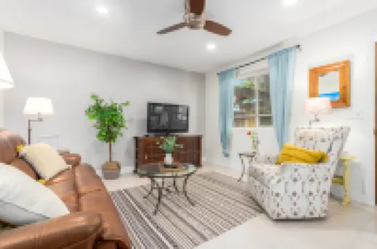 Serene Garden View and Private Yard - Charming Cozy Retreat