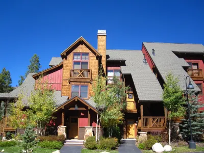Cozy Fireplace and Stunning Balcony Views - Charming Mountain Retreat Hotels in Lakeside Village