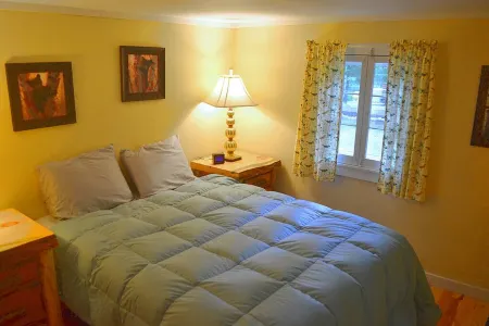 Blue Lake Cottage - Pet Friendly Rental