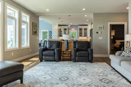 Rare Find|Lakefront Cabin w/ TWO Master Suites