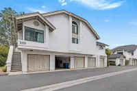 Stylish Condo with Community Pool and Spa - Charming Coastal Escape