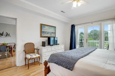 Marsh Winds 2K Hotels near Folly Beach