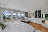 Stunning Water and Mountain Views with Hot Tub - Elegant Retreat