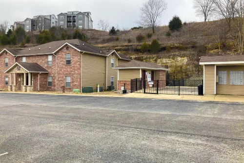 Convenient condo near the lake and city with pool access, a washer/dryer, & AC