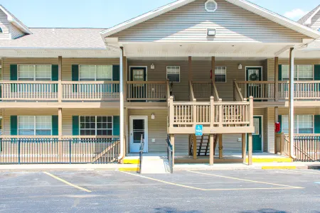 Comfortable ground-floor condo with an electric fireplace & washer/dryer