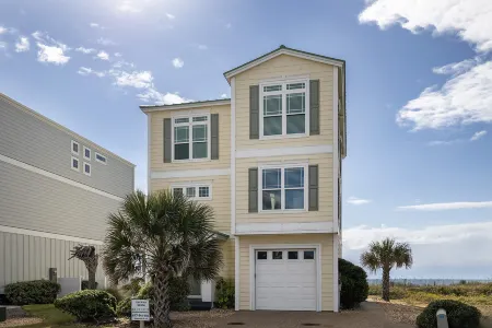 Oceanfront Escape - Elevator, Pool, Hot tub, Internet, Grill