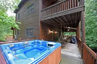 Hot Tub, Game Room and WiFi Access - Cozy Retreat Hotels in Mineral Bluff