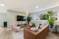 Free Parking and Workstation with Monitor - Stylish Oasis Hotel a Lombard