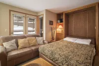 Ski-in Access and Resort Amenities - Spacious Cozy Retreat Hotels in Saint Mary's
