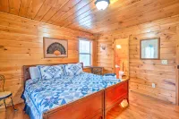 Cozy Cabin with Nature's Wonders - Charming Rustic Retreat Hôtels à : Comte de Fannin