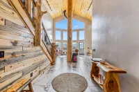 Hot Tub, Balconies, and Spacious Deck - Stunning Mountain Retreat