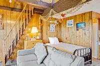 Cozy oceanfront cabin on the beach with views - dog friendly Hotels in Moclips