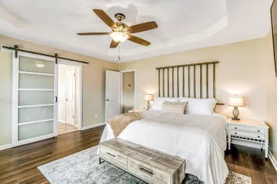 Charming, immaculate coastal home with furnished porches, AC, & washer/dryer Hotels near Enmarket