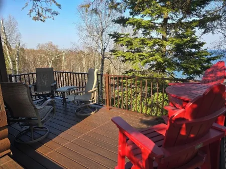 Private, quiet, romantic! Fabulous lake views. Within 10 miles of 3 state parks