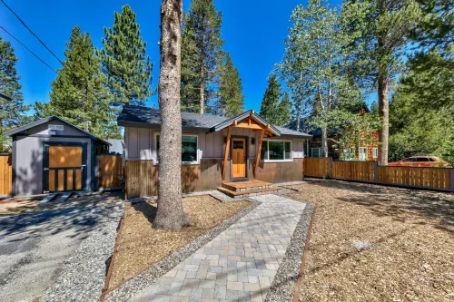 Luxurious Hot Tub and Fenced Backyard Oasis - Stunning Retreat