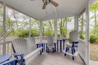 Cottages on Whites Creek house near beach w/private W/D, shared pool, free WiFi