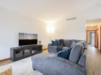 Comfort Awaits at Cozy Get Away - Dog Friendly - 3BD / 2BA + Living Spaces Hotels in Akron