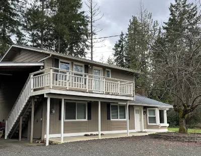 Cozy 1-bedroom suite on a small goat farm with full kitchen and living room Hotels near Howe Farm County Park