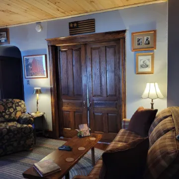 The Ridge is a Cozy 2-bedroom/1 bath Apartment Short walk to downtown Gettysburg