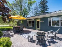 Delightful Loon Lake Retreat Hotels in Branch County