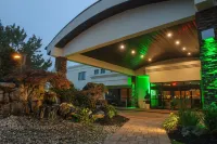 Holiday Inn Plainview-Long Island Hotels near The Race Palace - Nassau OTB Teletheater
