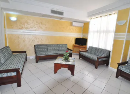 Hotel les Palmes d'Or Отели в г. Хумт-Сук