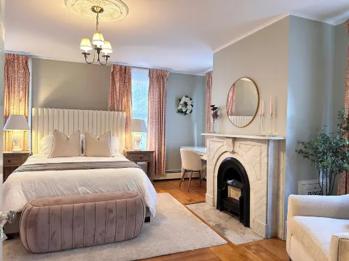 The Underwood-Hale House Hotels in Провіденс