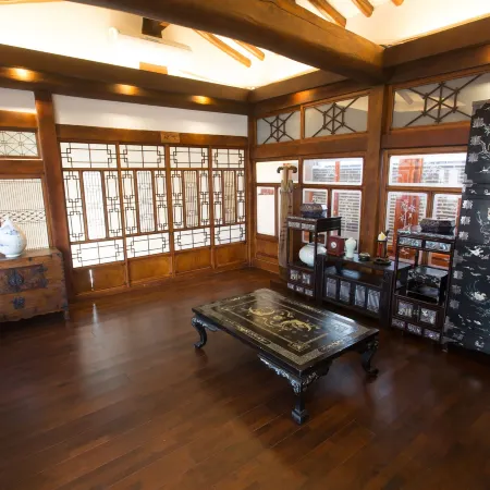 Hanok1957