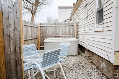 10 Min Walk to Lake + HOT TUB Hotels in Laconia