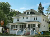 Miners Bay Lodge Hotels in Haliburton County