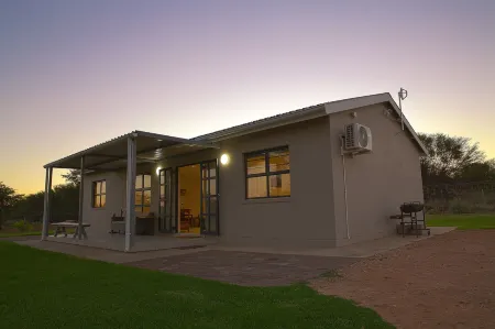 Mayfair Farm Cottages Отели в г. Оудсхорн