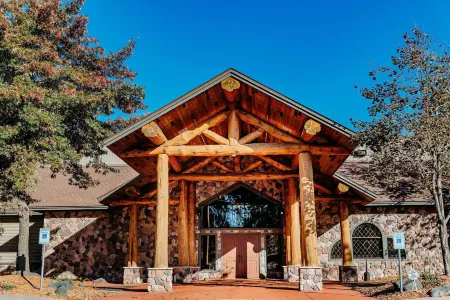 Balsam Lake Lodge Отели в г. Сенчерия