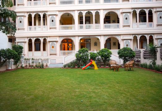 4. 호텔 아르야 니..